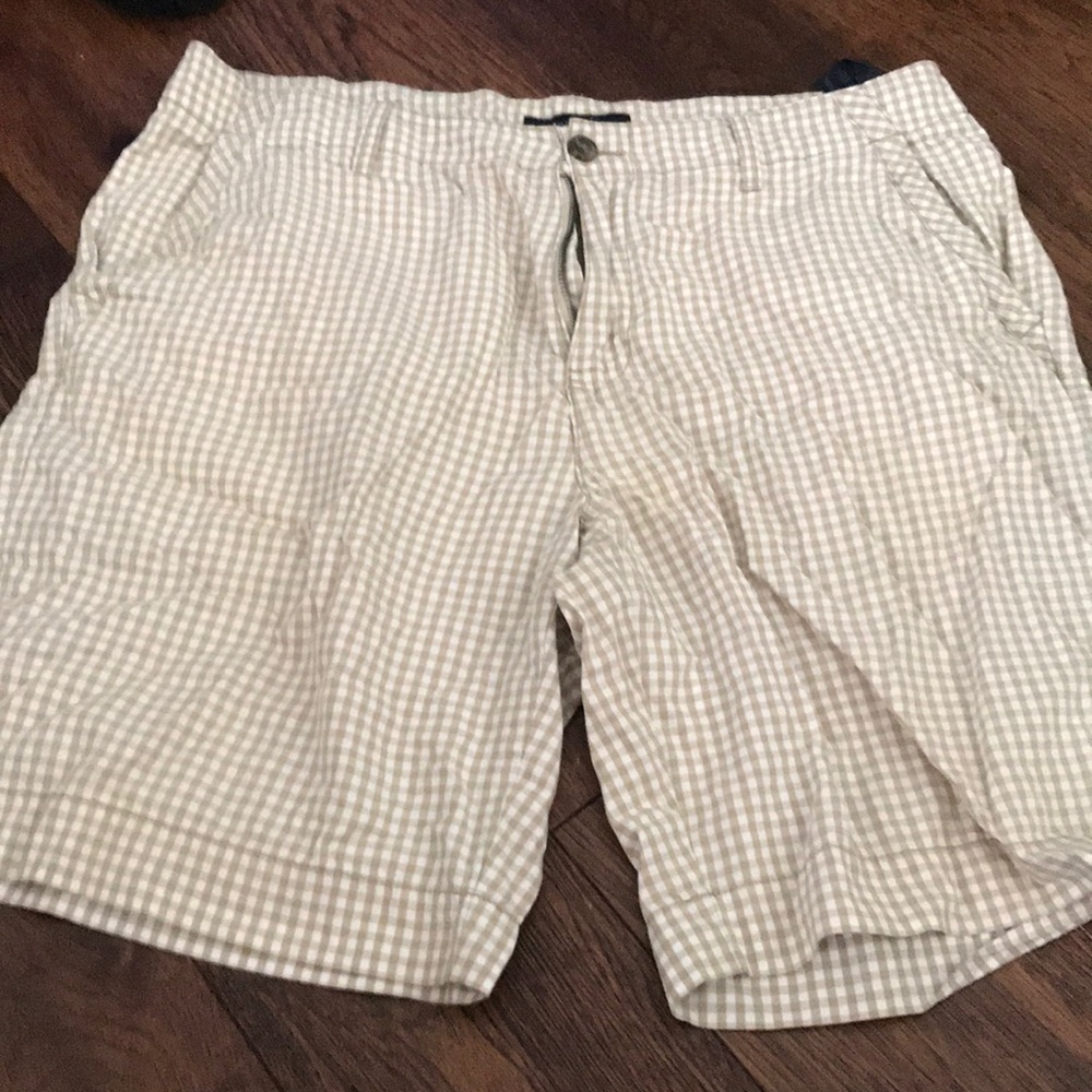 B1G1  Tommy Hilfiger size 36 shorts